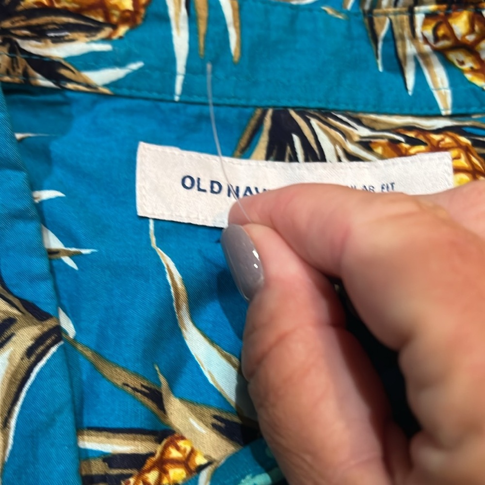 NEW Men’s Hawaiian Themed Shirt (XL) - Picture 6 of 6
